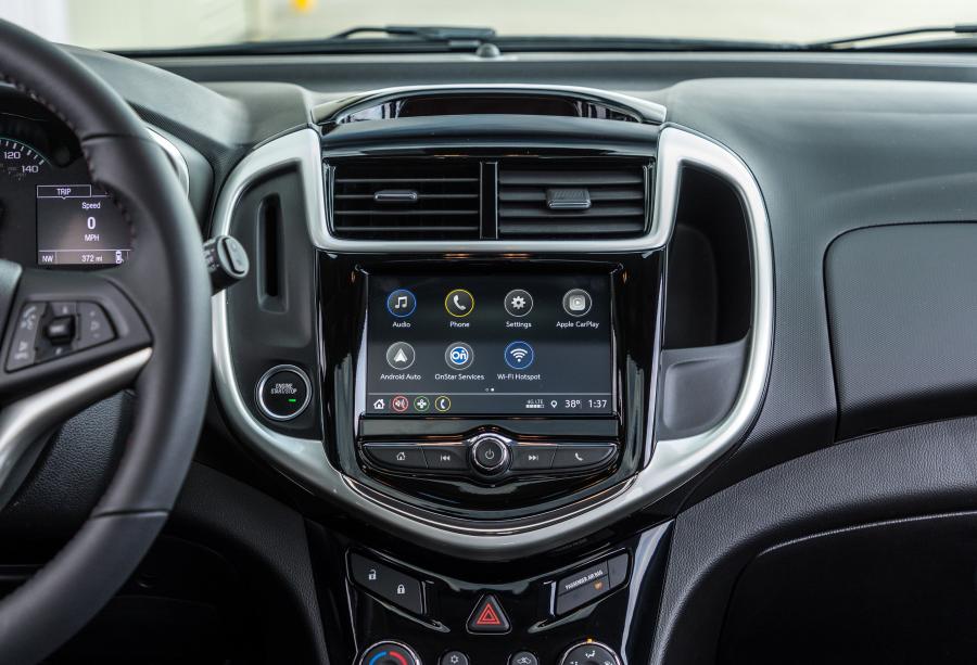 Детали интерьера Chevrolet Sonic RS Hatchback 2016 года  (NA) (фото 10 из 17)